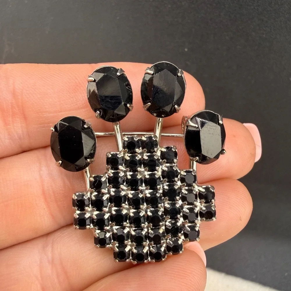 Vintage Dorothy Bauer Paw Print Brooch Dog‎ Silver Tone Black Rhinestone Signed